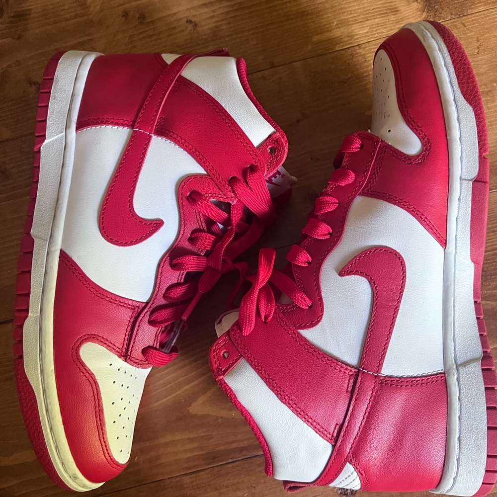 Women’s Nike Dunk High Retro Casual Red and White Sneakers, Sz 7.5
